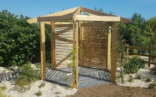 Réalisation d'une gloriette assemblée sur mesure